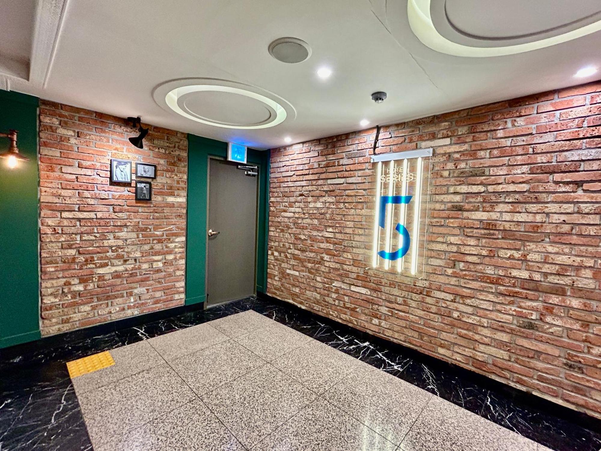 Series Hotel Gyeongju Exterior photo